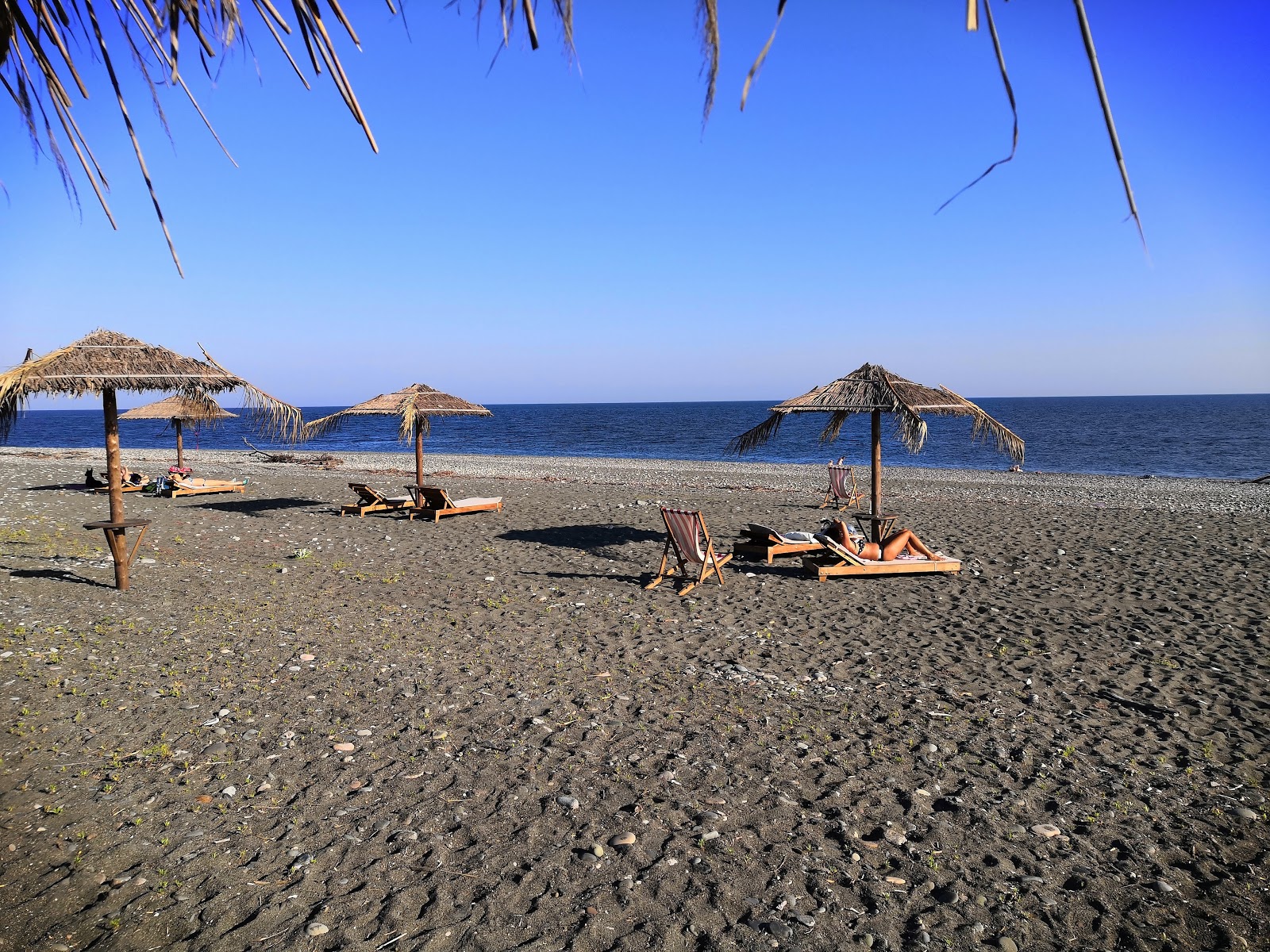 Foto van Skurcha beach met zand met kiezelstenen oppervlakte