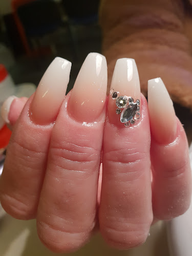 Comments and reviews of Lily's Nails & Beauty