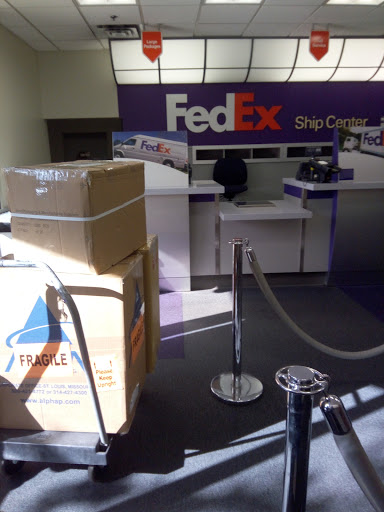 Shipping and Mailing Service «FedEx Ship Center», reviews and photos, 1081 Fullerton Rd, City of Industry, CA 91748, USA