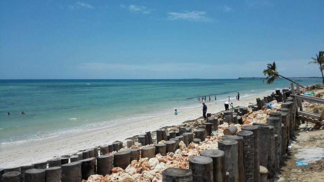 Foto de Ndege Beach con recta y larga