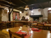 Atmosphère du Restaurant français Auberge Ailloud à Saint-Genix-les-Villages - n°19