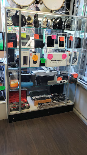 Pawn Shop «Just Pawn Inc», reviews and photos, 4509 N Sheridan Rd, Chicago, IL 60640, USA