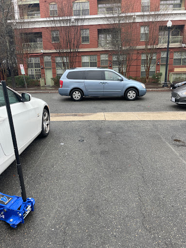 Used Car Dealer «H & R Auto», reviews and photos, 2825 Washington Blvd, Arlington, VA 22201, USA