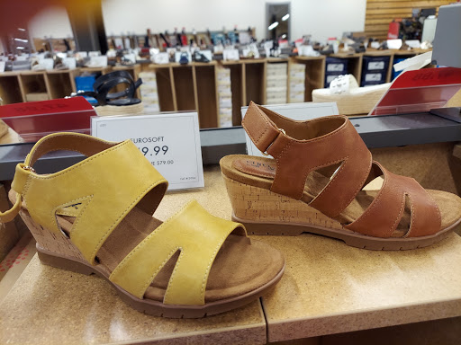 Shoe Store «DSW Designer Shoe Warehouse», reviews and photos, 1065 Woodland Rd, Reading, PA 19610, USA