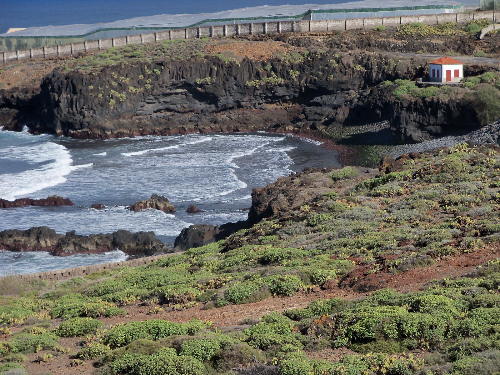 Foto di Playa de Agua Dulce con una superficie del terreno roccioso