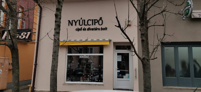 Nyúlcipő és Divatáru Bolt