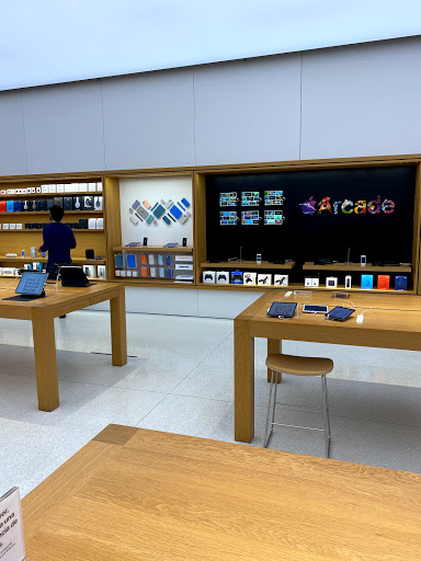 Computer Store «Apple Smith Haven», reviews and photos, 518 Smith Haven Mall, Lake Grove, NY 11755, USA