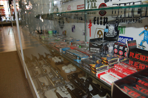 Bicycle Store «ADT Bike & Skate Shop (Arc De Triomphe Inc)», reviews and photos, 114-01 Jamaica Ave, Richmond Hill, NY 11418, USA