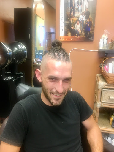 Hair Salon «CinciNatural Center», reviews and photos, 1617 Highland Ave, Cincinnati, OH 45202, USA