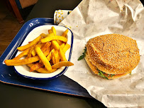 Plats et boissons du Restaurant de hamburgers Les Burgers de Papa à Lyon - n°3