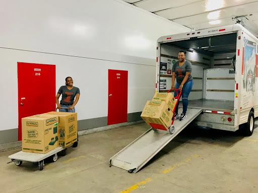 Truck Rental Agency «U-Haul Moving & Storage at University Ave», reviews and photos, 306 E University Ave, Champaign, IL 61820, USA