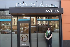 Revela Salon image