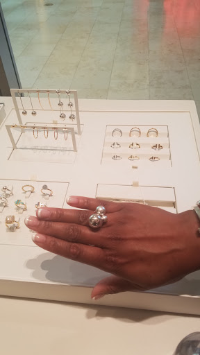 Jewelry Store «Tiffany & Co.», reviews and photos, 4400 Sharon Rd, Charlotte, NC 28211, USA