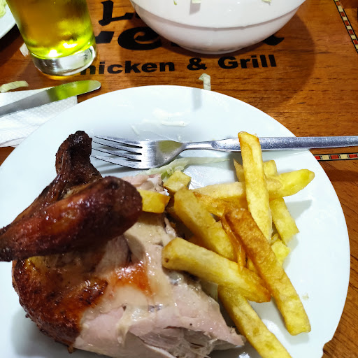POLLOS Y PARRILLAS LA LEÑA