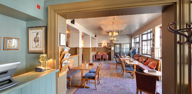 Comments and reviews of The Fox & Goose Hotel, Ealing