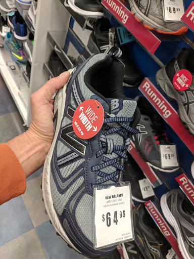 Sporting Goods Store «Big 5 Sporting Goods», reviews and photos, 900 W El Monte Way, Dinuba, CA 93618, USA