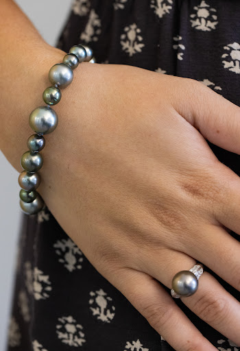 Jewelry Store «T-Bird Jewels Jewelry Store», reviews and photos, 1990 Village Center Cir, Las Vegas, NV 89134, USA