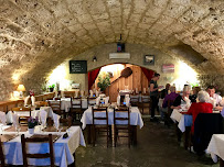 Atmosphère du Restaurant La Taverne à Saint-Jean-en-Royans - n°14