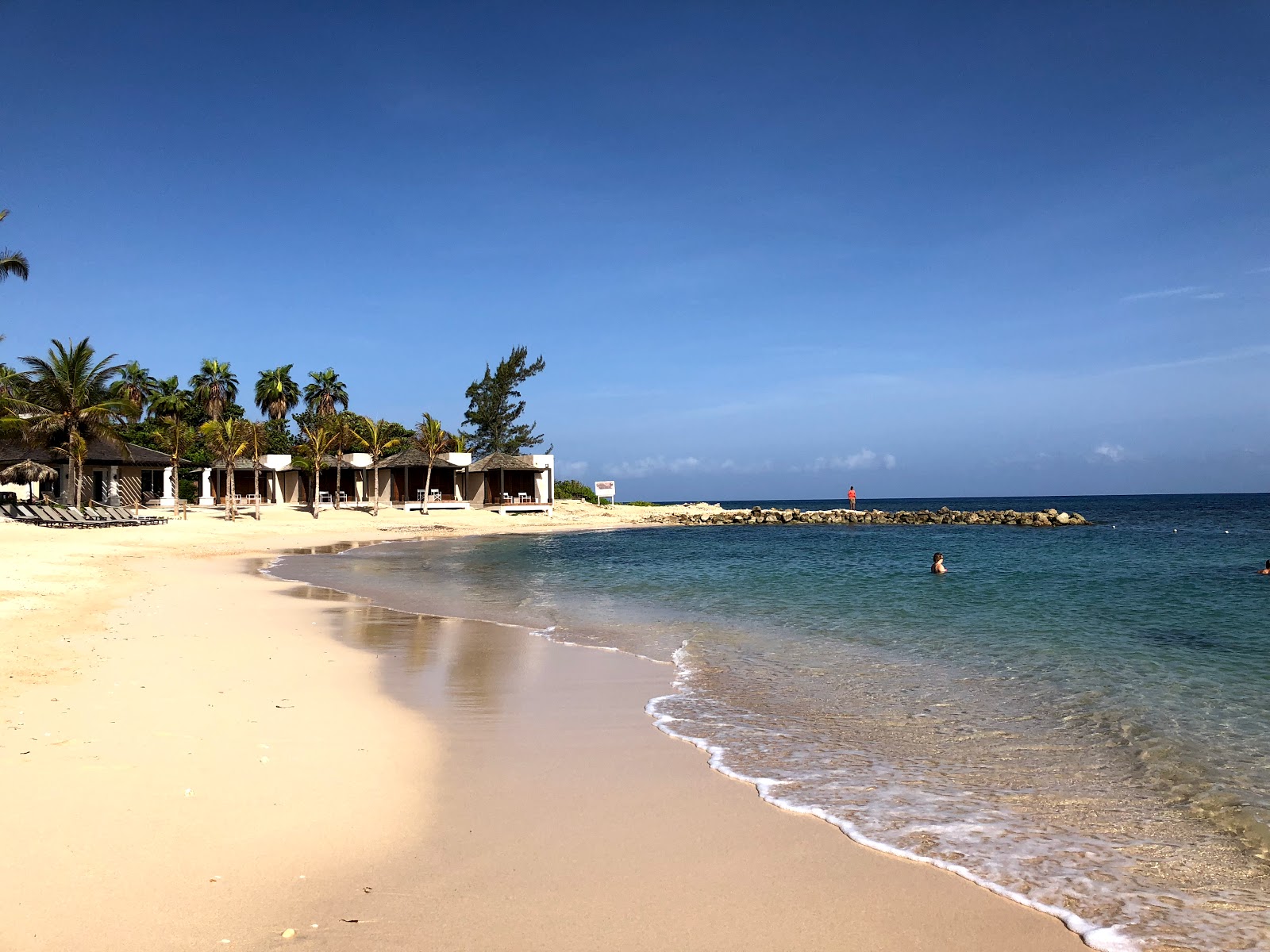 Photo de Plage Hyatt Zilara avec plusieurs baies spacieuses