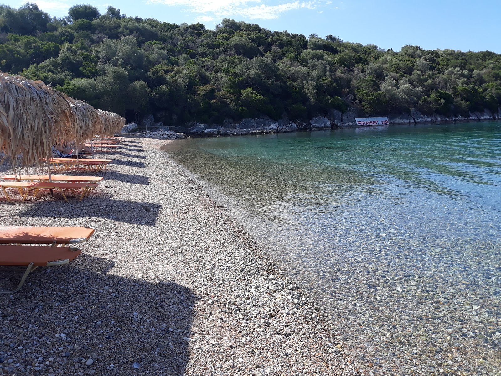 Photo de Plage de Varko avec l'eau cristalline de surface