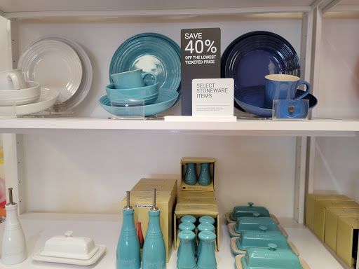 Kitchen Supply Store «Le Creuset», reviews and photos, 111 Nut Tree Rd b, Vacaville, CA 95687, USA