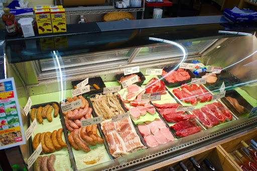 Grocery Store «Harvest Fresh Grocery & Deli», reviews and photos, 251 NE 3rd St, McMinnville, OR 97128, USA