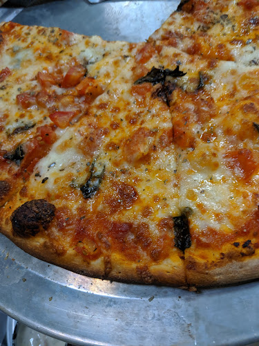#7 best pizza place in Leesburg - Mama Lucci's