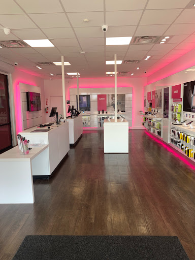 Cell Phone Store «T-Mobile», reviews and photos, 2290 MacArthur Dr, Orange, TX 77630, USA