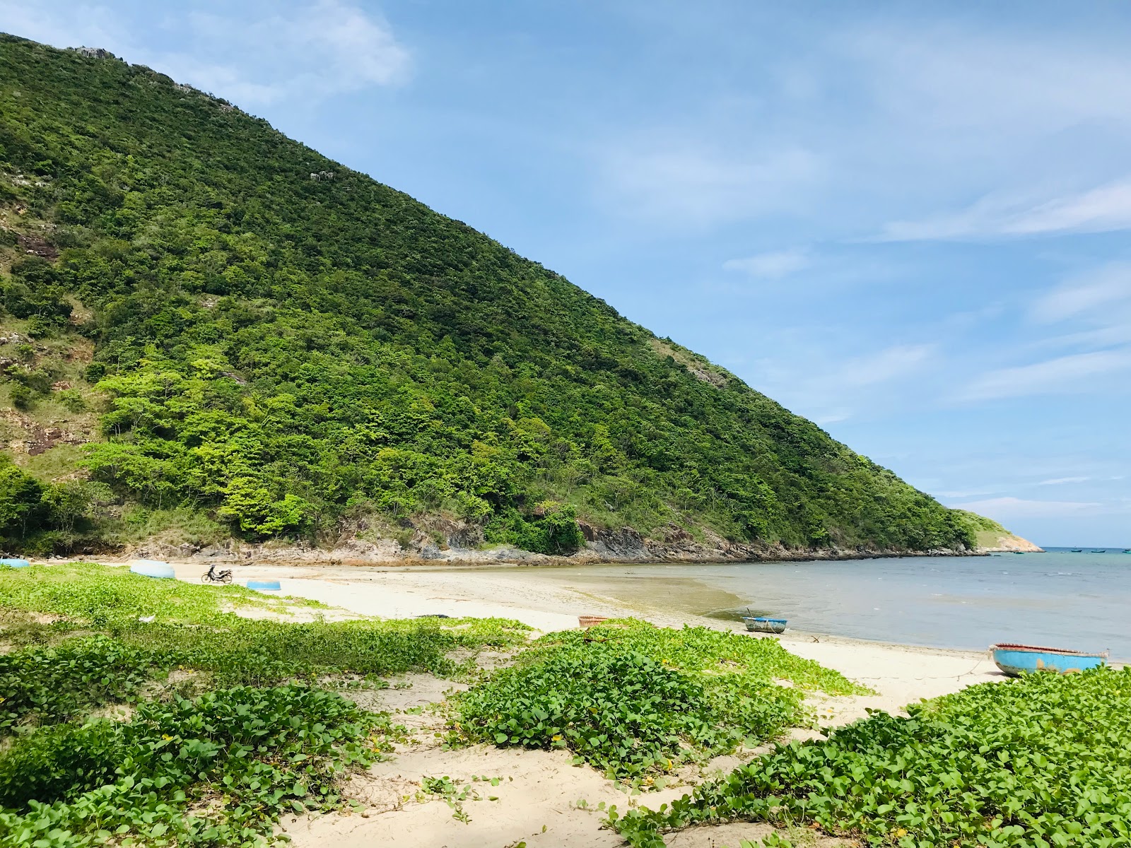 Foto de Lo Voi Beach con arena beige superficie