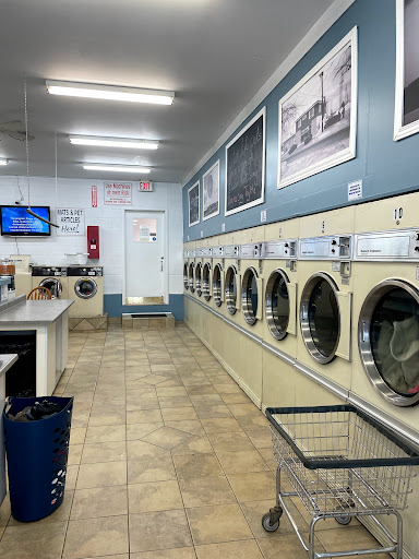 LIVELY LAUNDROMAT & CAR WASH, 231 9th Ave, Lively, ON P3Y 1M6, Canada, 