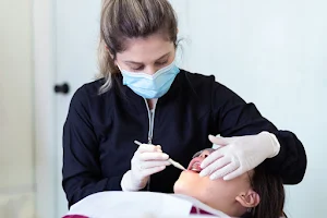 Dra Larissa Pauletti - Dentista Sorocaba image