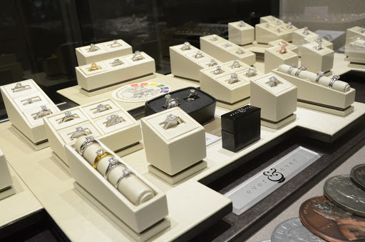 Jewelry Store «Williams Diamond Center», reviews and photos, 2823 London Rd # 4, Eau Claire, WI 54701, USA