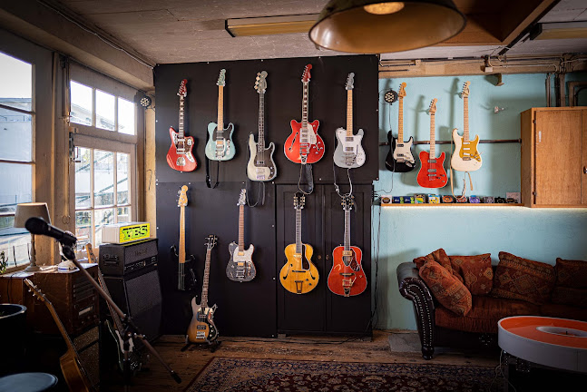 Guitar Barn Schmiedengasse, 39A 1st Floor, 4104 Oberwil, Schweiz