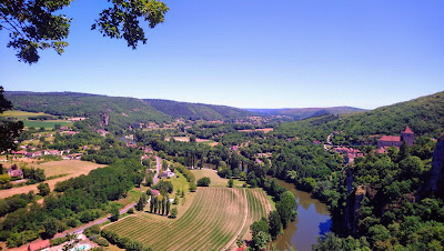 Aire camping car payante à Saint-Cirq-Lapopie