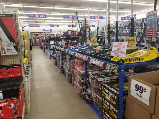 Hardware Store «Harbor Freight Tools», reviews and photos, 2658 Peters Creek Pkwy, Winston-Salem, NC 27127, USA