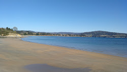 Praia Da Ciscada'in fotoğrafı dağlarla çevrili