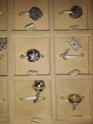 Jewelry Repair Service «DeVries Jewelry Store», reviews and photos, 411 Leonard St NW, Grand Rapids, MI 49504, USA