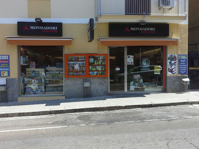 Mondadori Bookstore