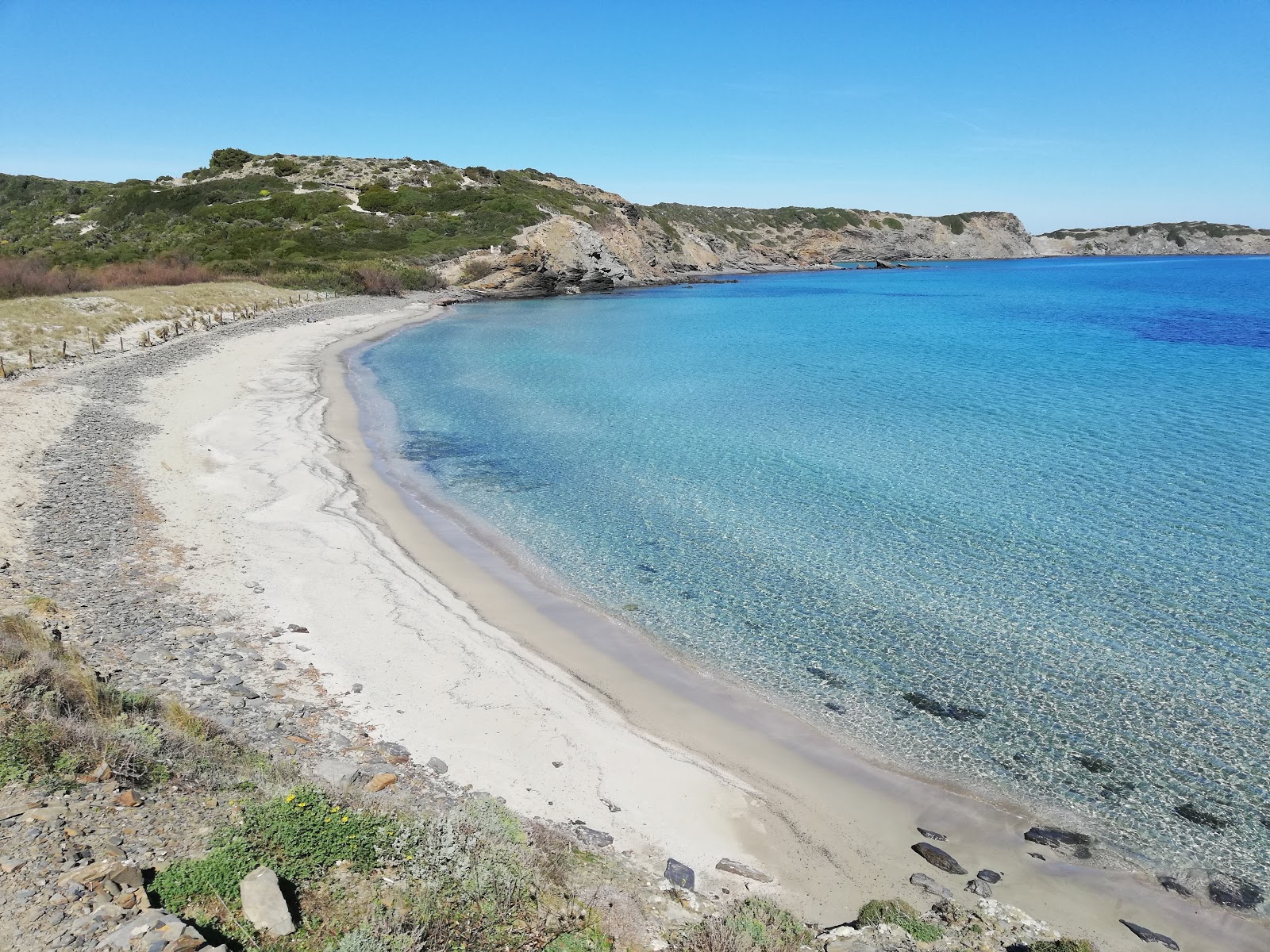Cala Tortuga的照片 带有棕沙表面