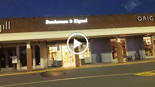 Shopping Mall «Barracks Rd Shopping Center», reviews and photos, 1117 Emmet St N, Charlottesville, VA 22903, USA