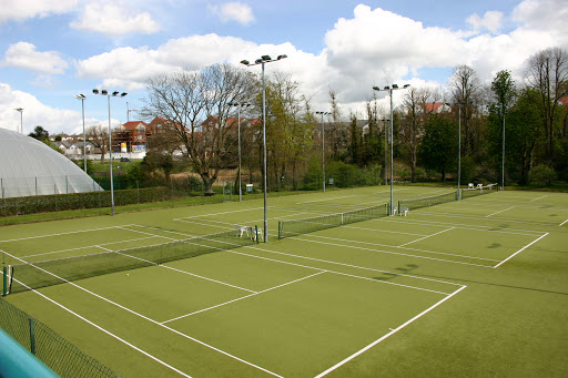 Sites for paddle tennis lessons Belfast