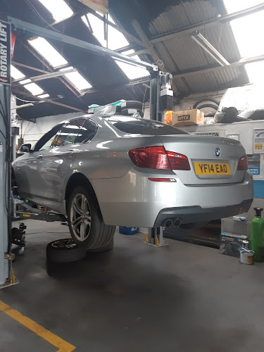 Comments and reviews of Ed's Garage & MOT Centre