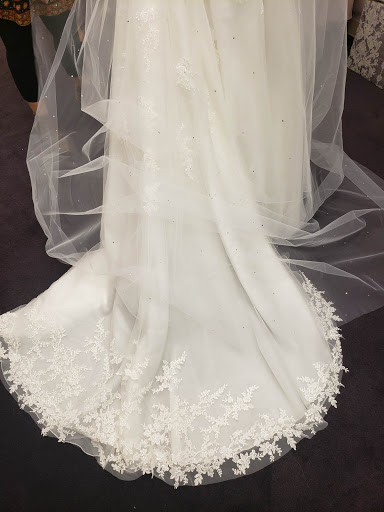 Bridal Shop «Bridal Suite of Bay Shore», reviews and photos, 7 W Main St, Bay Shore, NY 11706, USA