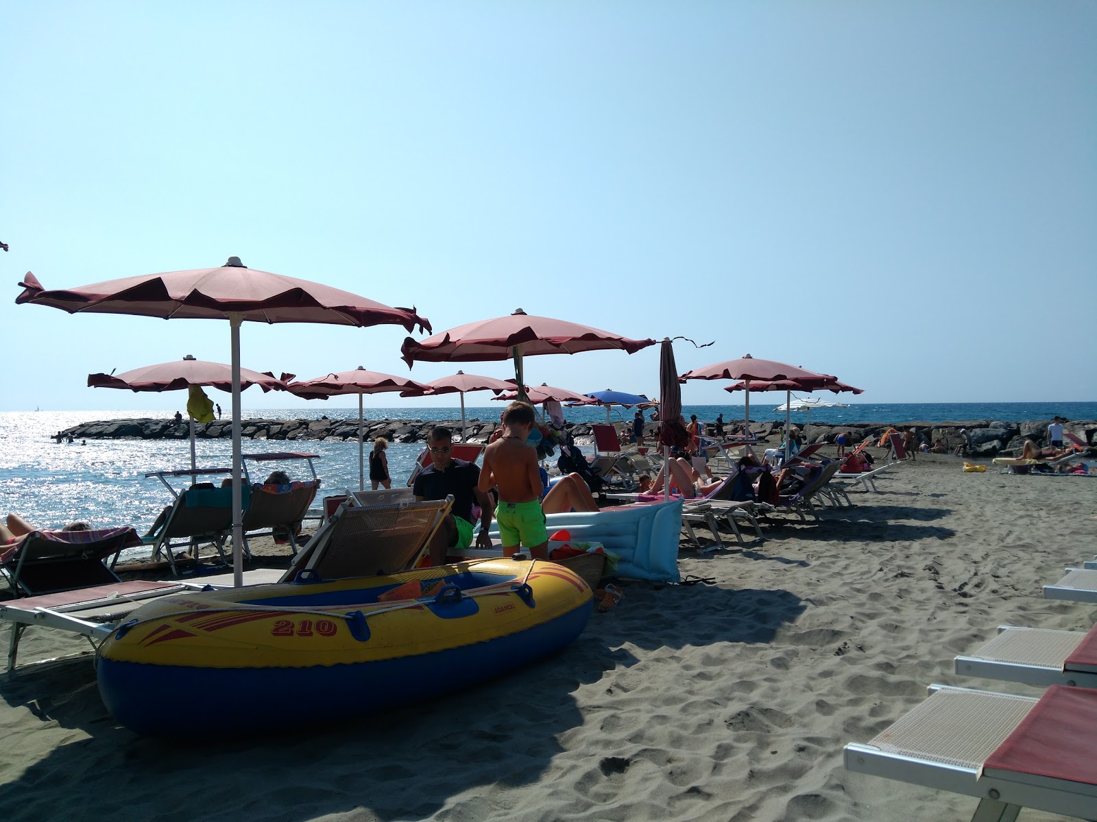 Foto van La Torre beach en de nederzetting