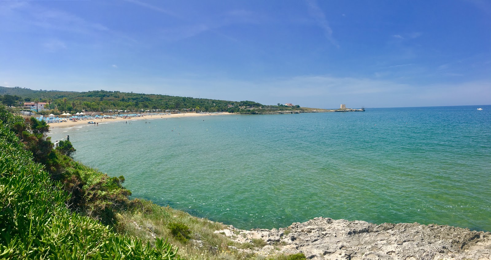Foto de Spiaggia di Bescile área de complejo turístico de playa