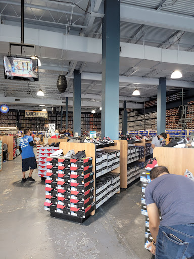 Shoe Store «SKECHERS Factory Outlet», reviews and photos, 8460 Gulf Fwy, Houston, TX 77017, USA