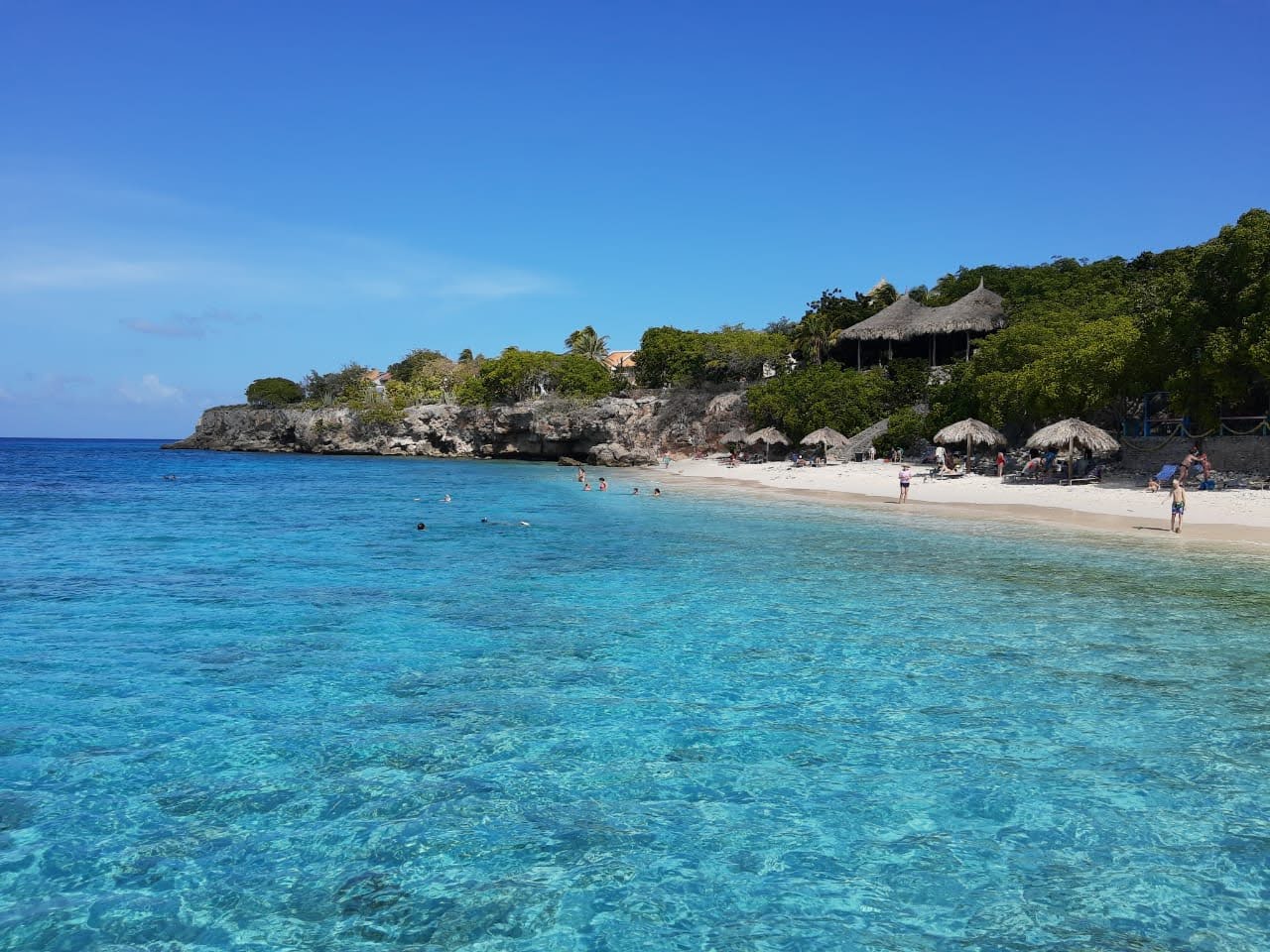 Foto von Playa Kalki mit gerader strand