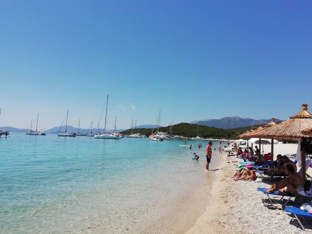 Photo de Plage de Vathiavaly II avec petite baie