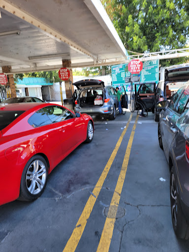 Car Wash «Sherman Oaks Car Wash», reviews and photos, 15150 Ventura Blvd, Sherman Oaks, CA 91403, USA