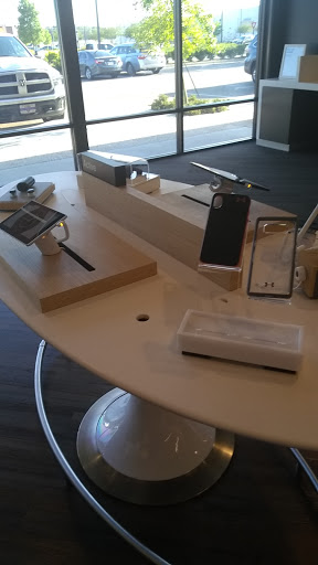 Cell Phone Store «Verizon», reviews and photos, 27350 Circle W Dr #130, Denham Springs, LA 70726, USA